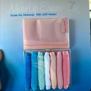 Make up Eraser mini 7 day set w/ laundry bag